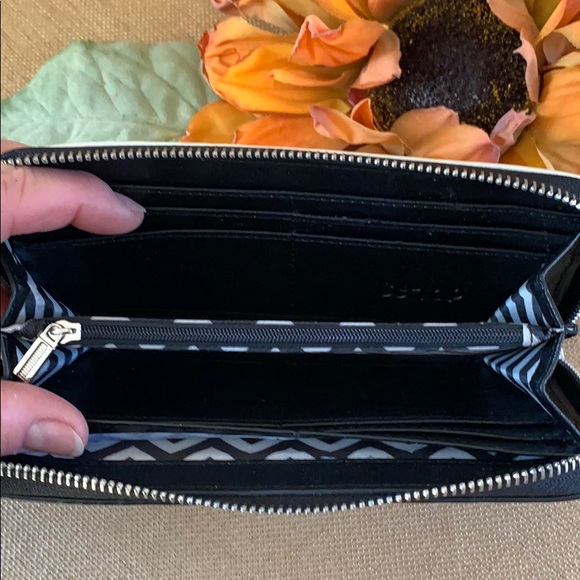 Co-Lab %100 Genuine Leather Women’s Wallet - Picture 4 of 8